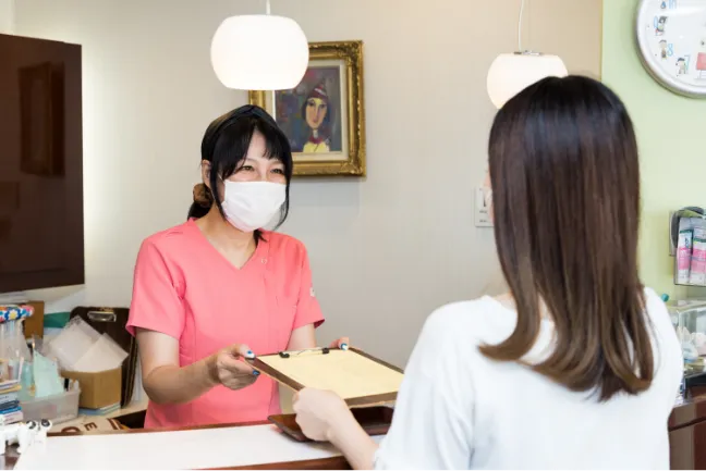 まずは女性スタッフが対応