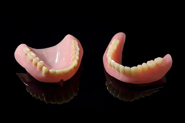 歯をすべて失ってしまった場合従来の方法